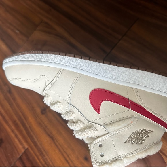 Nike Air Jordan 1 - Picture 7 of 8